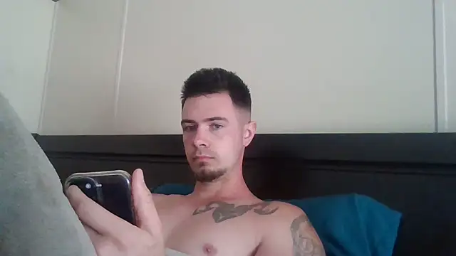 Snapshot of midnightsinz chatting on 05-04-26, 04:43 midnightsinz online show from 05-04-26, 04:43