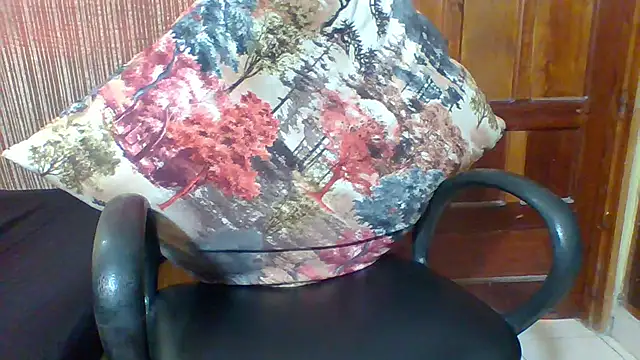 Snapshot of JUICY_T chatting on 05-16-26, 10:36 JUICY T online show from 05-16-26, 10:36