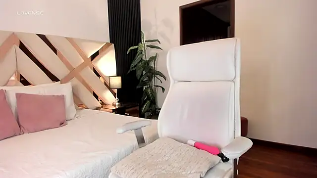 missthailand  online show from 04-14-26, 10:26