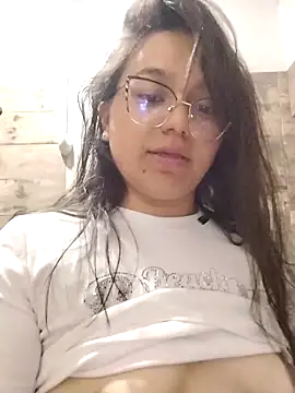 Snapshot of Jenni002_- chatting on 02-21-26, 05:15 Jenni002 - online show from 02-21-26, 05:15