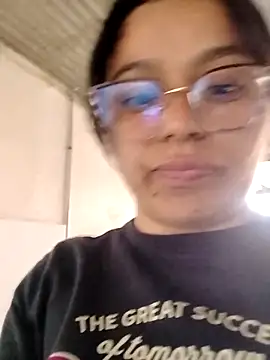 Snapshot of Jenni002_- chatting on 02-13-26, 09:15 Jenni002 - online show from 02-13-26, 09:15