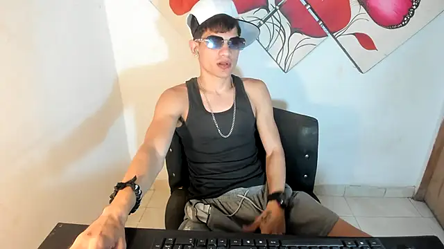 Snapshot of Jesshot_bigcock20cm chatting on 06-04-26, 05:01 Jesshot bigcock20cm online show from 06-04-26, 05:01
