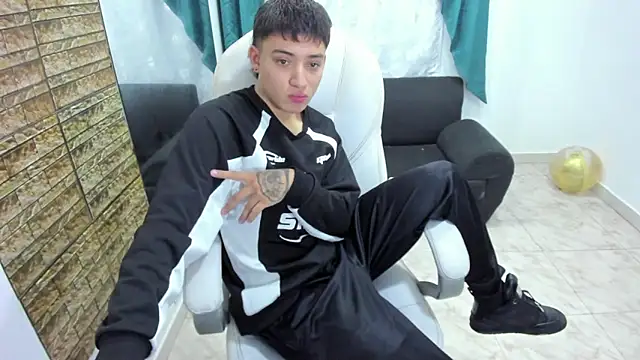 Wesleey-Boy online show from 02-10-26, 07:02