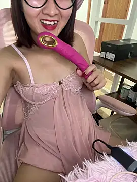 Snapshot of LucyKiss chatting on 05-04-26, 11:46 LucyKiss online show from 05-04-26, 11:46