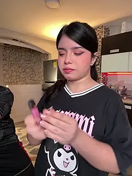 EmilyAndAndrew online show from 04-03-26, 04:08