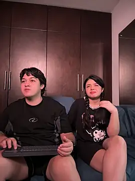 EmilyAndAndrew online show from 03-01-26, 04:23