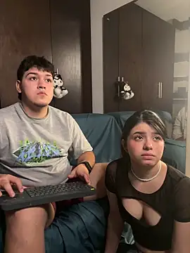 EmilyAndAndrew online show from 03-11-26, 04:06