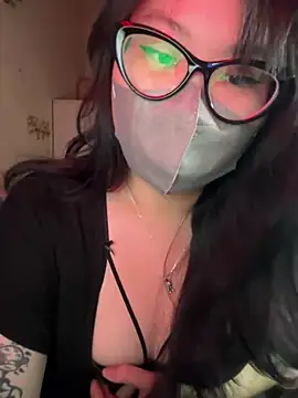 Snapshot of HaleyKin chatting on 05-22-26, 03:43 HaleyKin online show from 05-22-26, 03:43