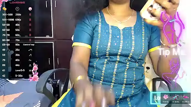 Snapshot of VixenNandhu chatting on 02-17-26, 05:54 VixenNandhu online show from 02-17-26, 05:54