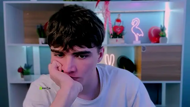 Snapshot of emil_lucky chatting on 02-20-26, 12:18 emil lucky online show from 02-20-26, 12:18