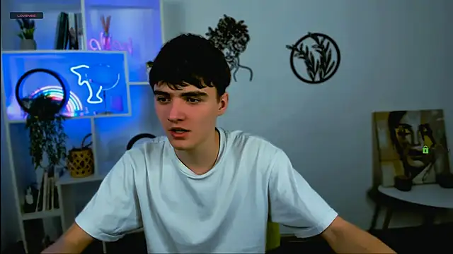 Snapshot of emil_lucky chatting on 02-24-26, 12:39 emil lucky online show from 02-24-26, 12:39