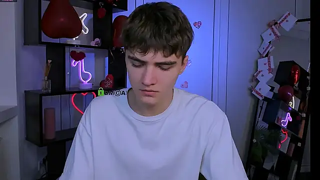 Snapshot of emil_lucky chatting on 02-15-26, 11:20 emil lucky online show from 02-15-26, 11:20