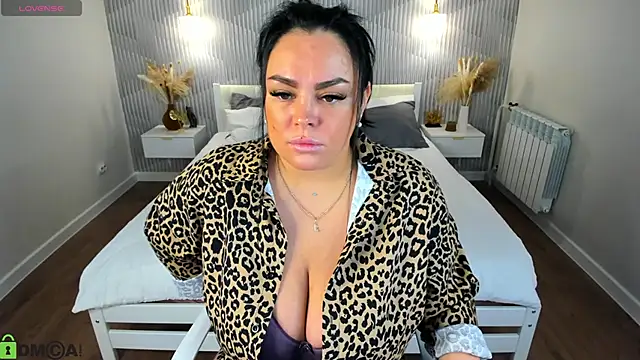 adele crown online show from 02-26-26, 01:05