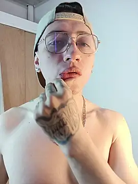 Emmanuel Lust online show from 02-13-26, 01:11