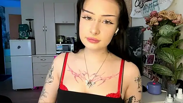 Snapshot of annicefeel chatting on 02-25-26, 02:06 annicefeel online show from 02-25-26, 02:06