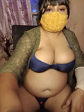 Lovely-Lina7 online show from 05-23-26, 06:51