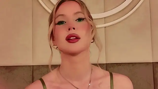 Snapshot of Beckie_White chatting on 06-12-26, 09:56 Beckie White online show from 06-12-26, 09:56