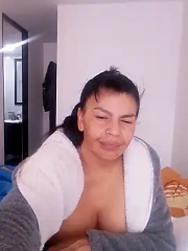 Snapshot of jennifer_0717 chatting on 05-04-26, 11:35 jennifer 0717 online show from 05-04-26, 11:35