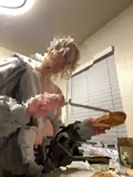 Snapshot of Marilynxo chatting on 02-15-26, 03:40 Marilynxo online show from 02-15-26, 03:40