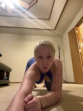 Snapshot of Marilynxo chatting on 02-18-26, 06:22 Marilynxo online show from 02-18-26, 06:22