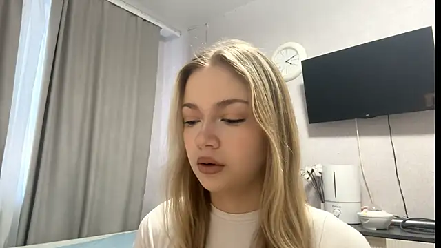 Snapshot of MilaSliger chatting on 02-17-26, 01:08 MilaSliger online show from 02-17-26, 01:08