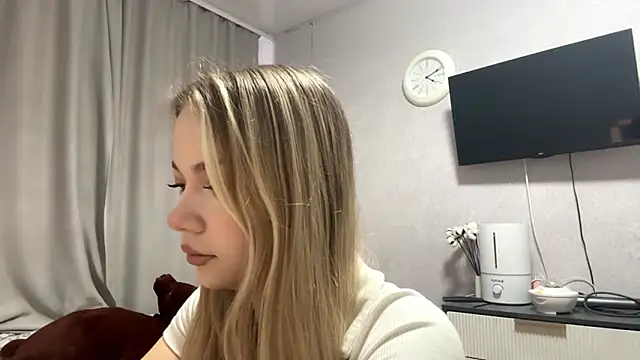 Snapshot of MilaSliger chatting on 02-08-26, 10:13 MilaSliger online show from 02-08-26, 10:13