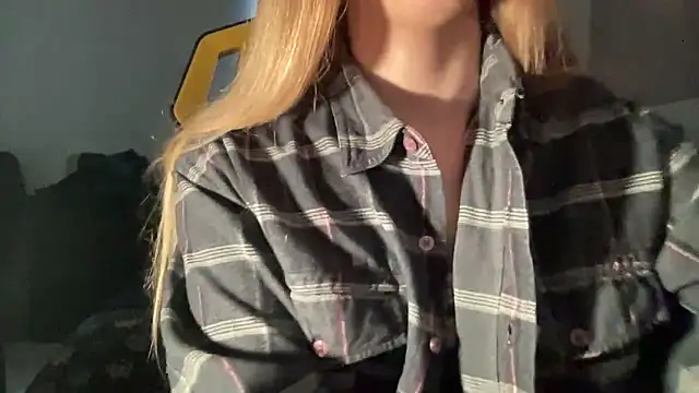 Snapshot of petiteetoile chatting on 02-16-26, 02:48 petiteetoile online show from 02-16-26, 02:48