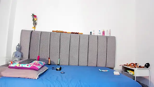 Giselle James online show from 03-02-26, 06:04