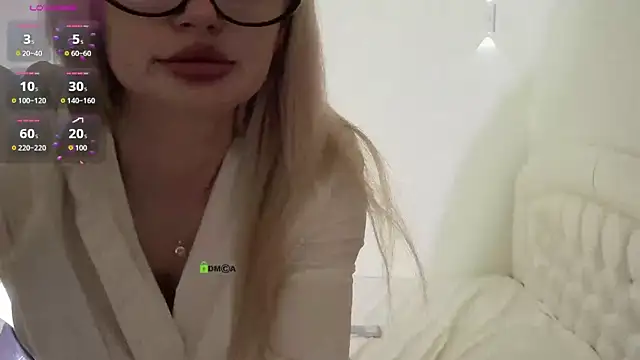 Snapshot of ShamlesssAdell chatting on 06-17-26, 07:35 ShamlesssAdell online show from 06-17-26, 07:35