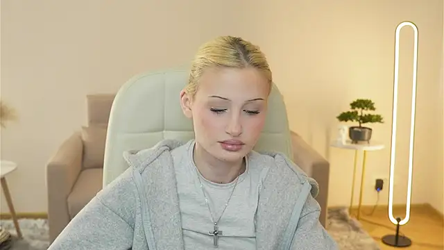 LolaStusse online show from 02-11-26, 10:48