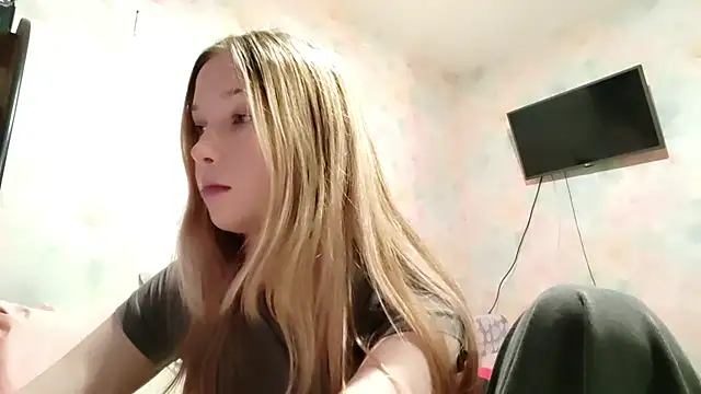 TiaBIanks online show from 03-06-26, 10:54