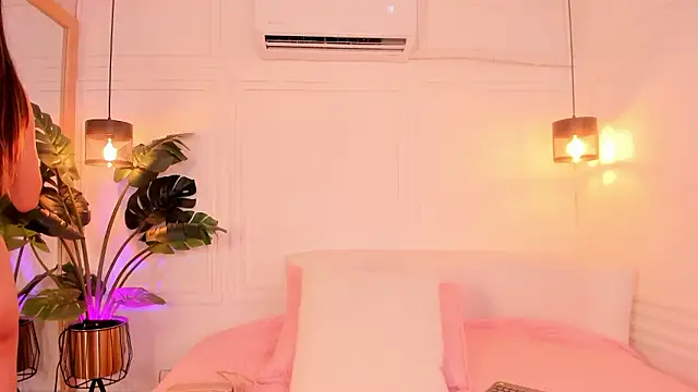 Nicole Whittee online show from 02-26-26, 07:36