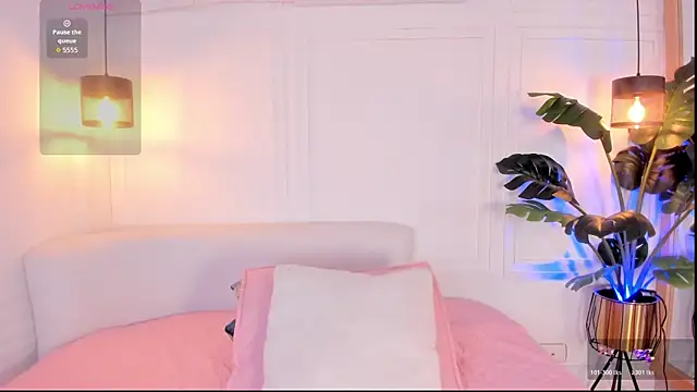 Nicole Whittee online show from 04-13-26, 08:13