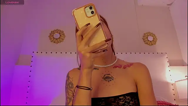 Snapshot of Zoe_star_ chatting on 02-26-26, 01:22 Zoe star online show from 02-26-26, 01:22