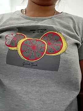 Snapshot of Fantasy_Queen94 chatting on 02-09-26, 03:04 Fantasy Queen94 online show from 02-09-26, 03:04