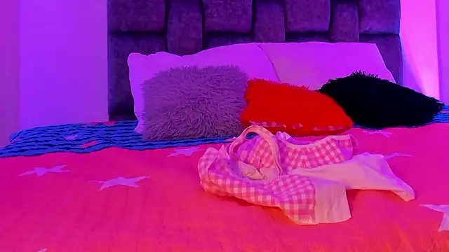 Snapshot of Madison_Rosee chatting on 02-28-26, 11:43 Madison Rosee online show from 02-28-26, 11:43