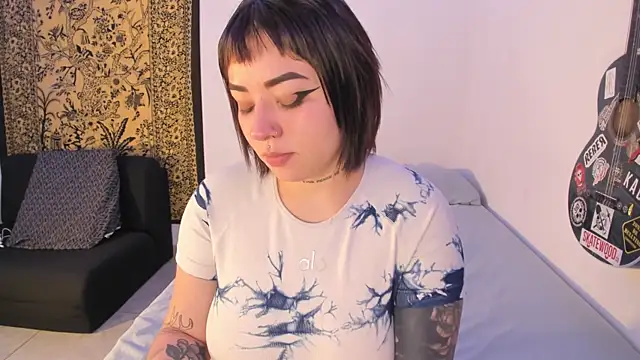 Snapshot of Aria_x_Orien_ chatting on 06-24-26, 04:27 Aria x Orien online show from 06-24-26, 04:27