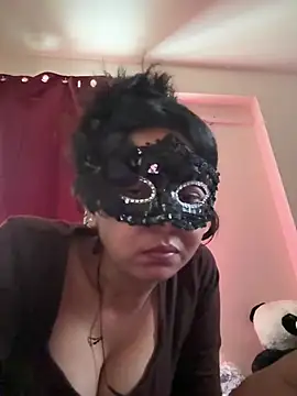 Snapshot of raavigirl chatting on 04-25-26, 10:51 raavigirl online show from 04-25-26, 10:51