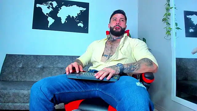 Snapshot of Alessrose chatting on 02-14-26, 08:20 Alessrose online show from 02-14-26, 08:20