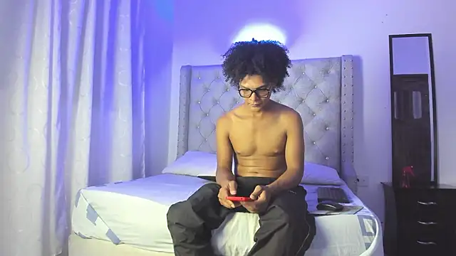 LatinoDark online show from 02-15-26, 03:18