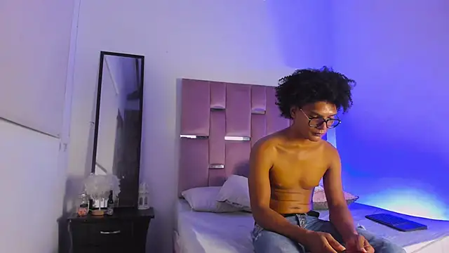 LatinoDark online show from 02-27-26, 03:29