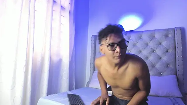 LatinoDark online show from 02-19-26, 12:35