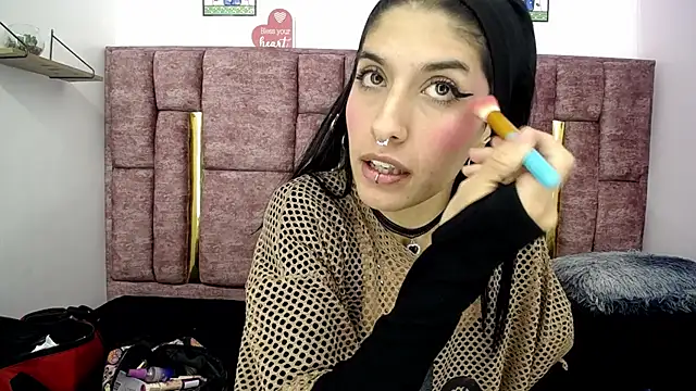 Snapshot of FRANCESCA_LOVE_ chatting on 06-21-26, 02:28 FRANCESCA LOVE online show from 06-21-26, 02:28