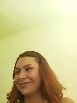 Milf Luna  online show from 06-12-26, 10:40