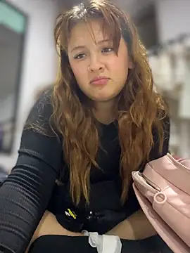 CharlotteUwU  online show from 02-11-26, 02:44