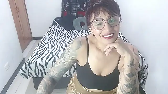 Snapshot of Charlotte_gray_ chatting on 06-07-26, 11:59 Charlotte gray online show from 06-07-26, 11:59