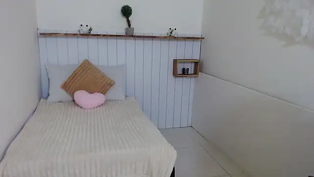 Snapshot of Roseta_Still chatting on 02-13-26, 11:43 Roseta Still online show from 02-13-26, 11:43