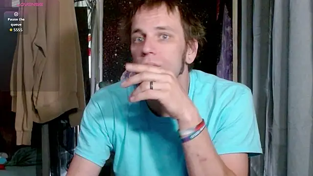 Snapshot of cguffey2284 chatting on 06-06-26, 02:00 cguffey2284 online show from 06-06-26, 02:00