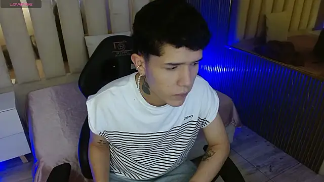 Snapshot of estefan_tay chatting on 02-28-26, 02:33 estefan tay online show from 02-28-26, 02:33