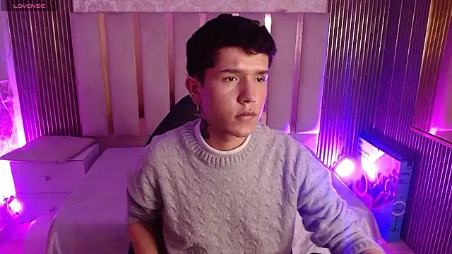 Snapshot of estefan_tay chatting on 02-20-26, 01:35 estefan tay online show from 02-20-26, 01:35